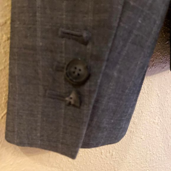 Anne Klein 2pc Dark Grey Pinstripe Suit 2P - Picture 6 of 9